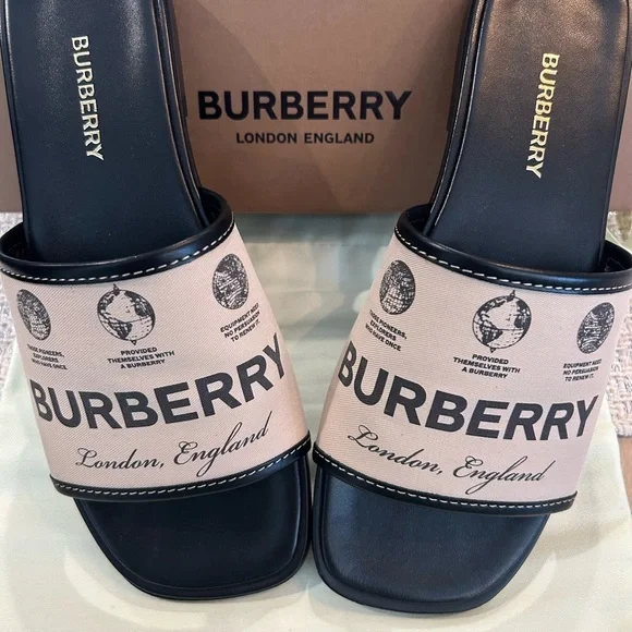 Burberry Black and Cream Logo Slides - Picture 5 of 5